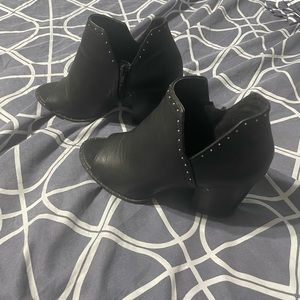 Can be paired with any other heels at 20$ and get free shipping